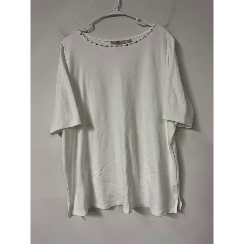 Quacker Factory Womens 1X White Top Short Sleeve Rhinestone Neck Scoop Tee